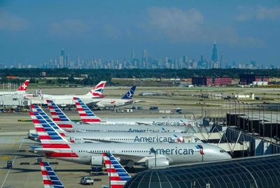 American Airlines Stock Pops on New Starlink Contract